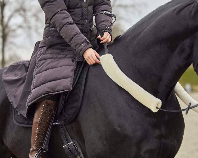 Tøjlebeskyttere i imiteret lammeskind - flere farver